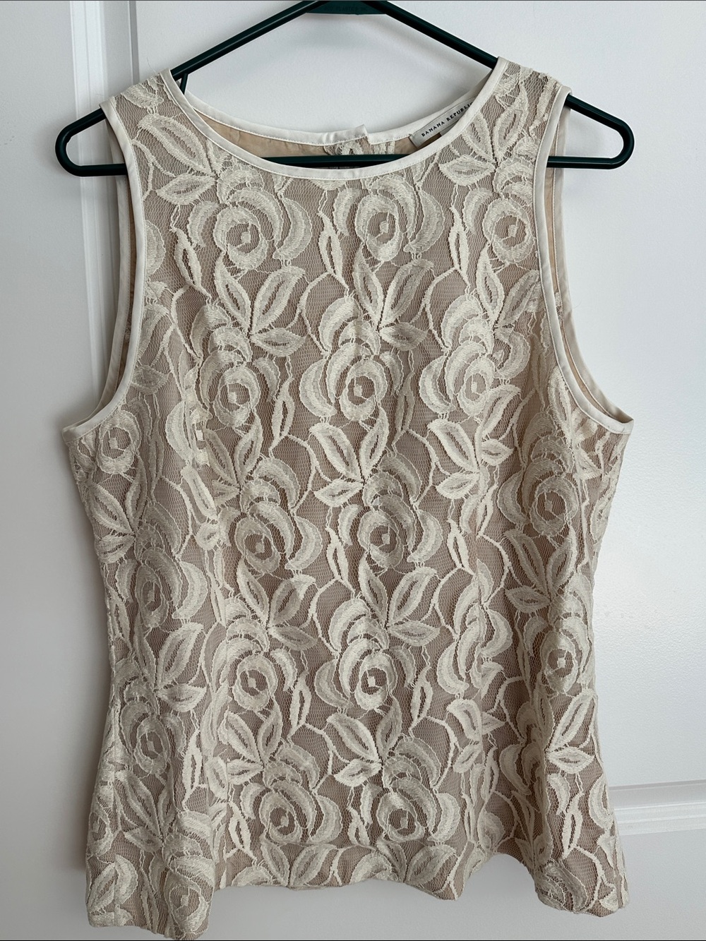 Banana Republic Cream Lace Floral Sleeveless Top
